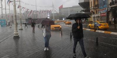 İstanbul'un birçok ilçesinde sağanak etkisini sürdürüyor
