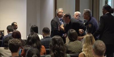 ABD'de Türkiye konulu konferansı provoke etmeye çalışan Ermeni protestoculara polis müdahale etti