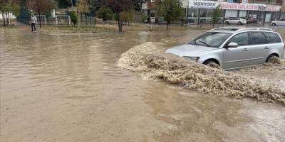 Sağanak bazı illerde hayatı olumsuz etkiledi