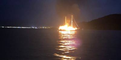 Fethiye açıklarında ahşap gulet yandı