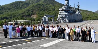 Marmaris'teki gaziler TCG Anadolu gemisini ziyaret etti