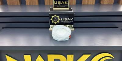 Uşak'ta bir otomobilde 1 kilogram sentetik uyuşturucu ele geçirildi