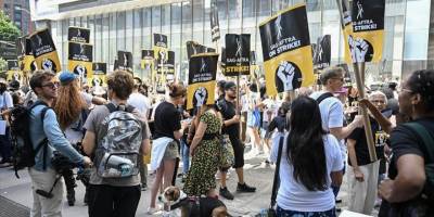 Hollywood'da grev yapan oyuncuların yapımcılarla görüşmeleri askıya alındı