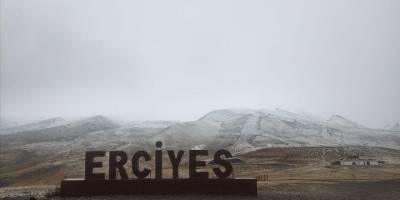 Erciyes'in yüksek kesimlerinde kar kalınlığı 30 santimetre ölçüldü