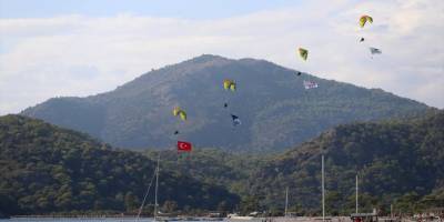 Fethiye'de 23. Uluslararası Ölüdeniz Hava Oyunları Festivali başladı