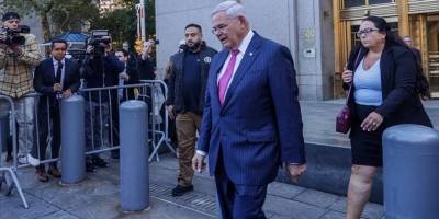 ABD'li Senatör Menendez, "yabancı devlet için ajanlık" suçlamasını reddetti
