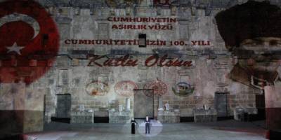 Aspendos Antik Tiyatrosu'nda "Cumhuriyet'in Asırlık Yüzü" gösterisi yapıldı