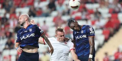 Antalyaspor evinde Başakşehir'i tek golle geçti