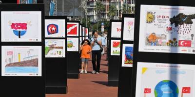 Depremzede çocukların Cumhuriyet'in 100. yılı resimleri İzmir'de sergileniyor