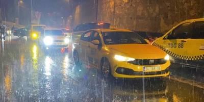 İstanbul'da sağanak ve şiddetli rüzgar etkili oldu