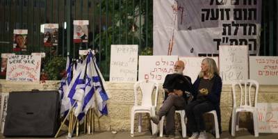 Hamas'ın saldırılarında yakınlarını kaybeden İsrailliler Netanyahu'nun istifası için çadır kurdu