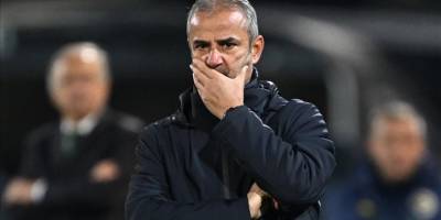 Fenerbahçe teknik direktör Kartal: Bu soğukta buraya kadar gelip bizi destekleyen taraftarlarımızı üzdük