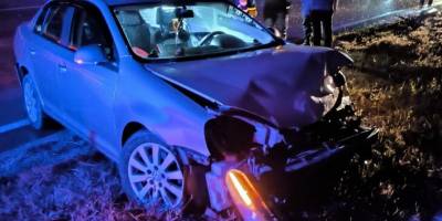 Afyonkarahisar'da bariyere çarpan otomobildeki 5 kişi yaralandı