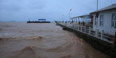 Kocaeli, Bartın, Sakarya ve Düzce'de sağanak ve kuvvetli rüzgar hayatı olumsuz etkiliyor