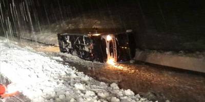 Bingöl'de 2 yolcu otobüsü devrildi, 22 kişi yaralandı