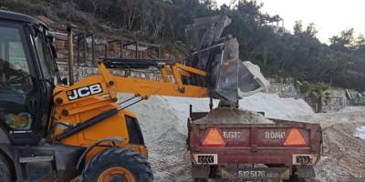 Bodrum'da otelin sahiline dökülen "beyaz kum" görünümlü mermer tozu kaldırıldı