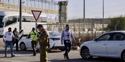 Hamas'ın serbest bıraktığı İsrailli 13 esir İsrail'e ulaştı