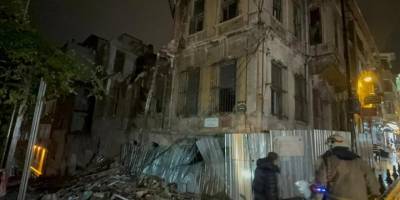 İstanbul'da yağış ve fırtına kentin bazı noktalarında hasara yol açtı