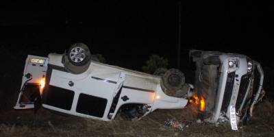 Uşak'ta iki hafif ticari aracın çarpıştığı kazada 8 kişi yaralandı