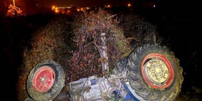 Manisa'da devrilen traktörün sürücüsü öldü