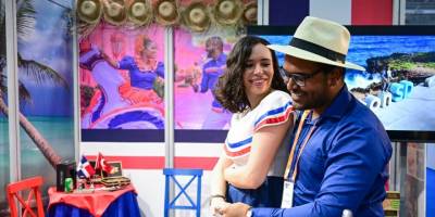 İzmir'de düzenlenen "17. Uluslararası Turizm Ticaret Fuar ve Kongresi" kapılarını açtı