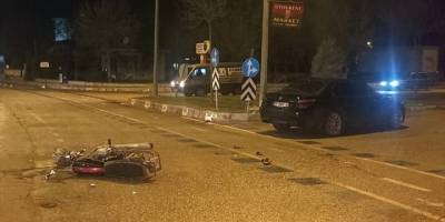 Afyonkarahisar'da otomobil ile motosiklet çarpıştı, 3 kişi yaralandı