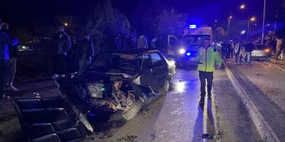 Aydın'da iki otomobilin çarpıştığı kazada 11 kişi yaralandı