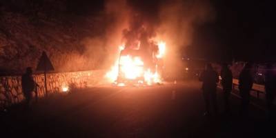 Uşak'ta seyir halindeki tır alev aldı