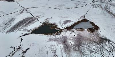 Kars'taki Lavaş Gölü kısmen dondu