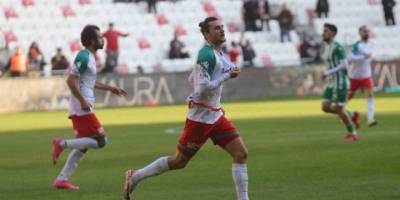 Karşıyaka, iki defa öne geçen rakibi karşısında maçtan 3-2'lik bir skorla ayrıldı