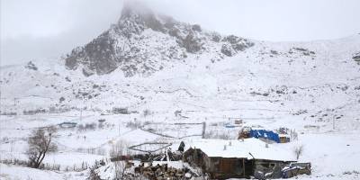 Hakkari'de 22 yerleşim birimine ulaşım sağlanamıyor