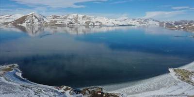 Ağrı'da yüzeyi buzla kaplanan Balık Gölü doğa tutkunlarını bekliyor