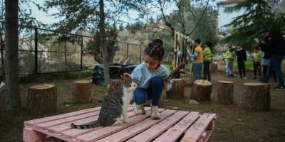 Hayatını eğitime adayan "İzmir'in Çalıkuşu" köy çocuklarına umut oldu