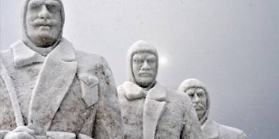 Sarıkamış şehitlerinin kardan heykelleri tamamlandı