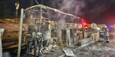 Gişe bariyerine çarparak alev alan yolcu otobüsündeki 6 kişi yaralandı