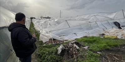 Antalya'da hortum seralara zarar verdi
