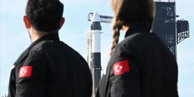 Türkiye'nin ilk insanlı uzay yolculuğu bir gün ertelendi