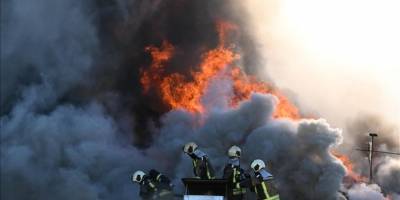 Başkentte 7 katlı binanın çatısında çıkan yangın 9 saatlik çalışma sonunda söndürüldü