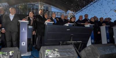 İzmir Büyükşehir Belediye Başkanı Soyer, toplu açılış ve temel atma törenine katıldı