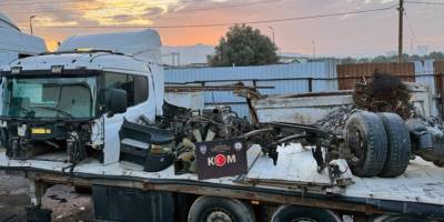 İzmir'de parçalara ayrılarak satışa çıkarılmış kaçak tır ele geçirildi