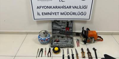 Afyonkarahisar'da evlerden hırsızlık yaptıkları iddiasıyla 2 şüpheli yakalandı