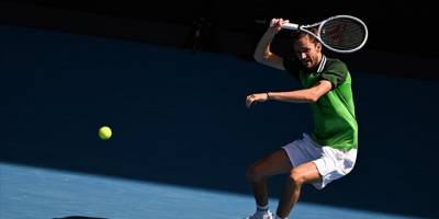 Medvedev, Avustralya Açık'ta yarı finale yükseldi