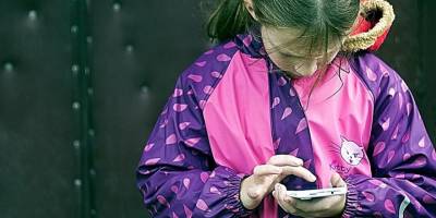 Aşırı telefon ve tablet bilgisayar kullanan çocuklarda göz kayması artış gösterdi