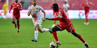 Samsunspor, sahasında Kayserispor'u 2-0 yendi