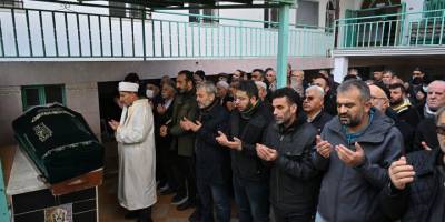 İzmir'de bıçaklanarak öldürülen 12 yaşındaki kız çocuğu defnedildi