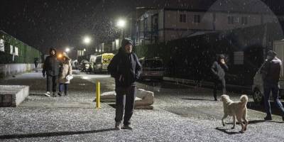 İstanbul'da kar bazı cadde ve sokakları beyaza bürüdü