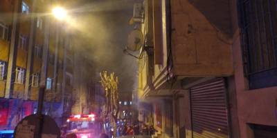 Esenler'de korkutan yangın: Mahsur kalan 30 kişi tahliye edildi