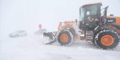 Kars-Ardahan kara yolu kar ve tipi nedeniyle ulaşıma kapatıldı