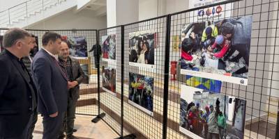 AA'nın "Kanıt" kitabındaki görsellerden oluşan sergi Uşak'ta açıldı