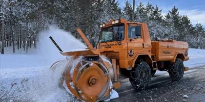 Kar kalınlığının 96 santimetre ölçüldüğü Ardahan'da karla mücadele çalışmaları sürüyor